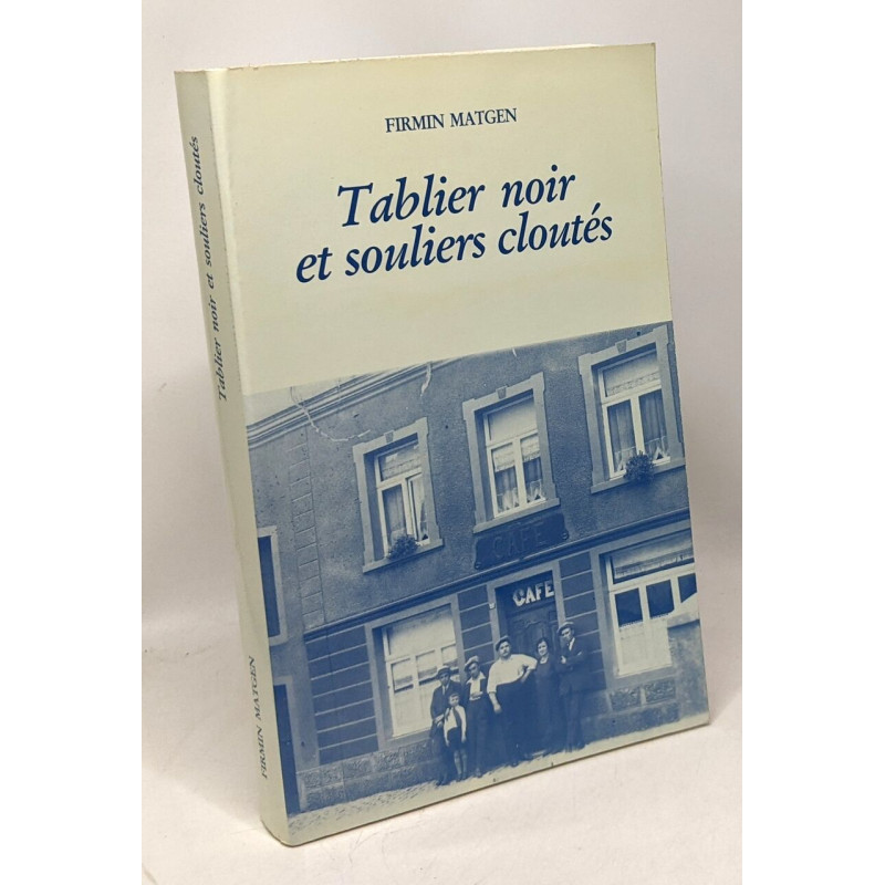 Tablier noir et souliers cloutés