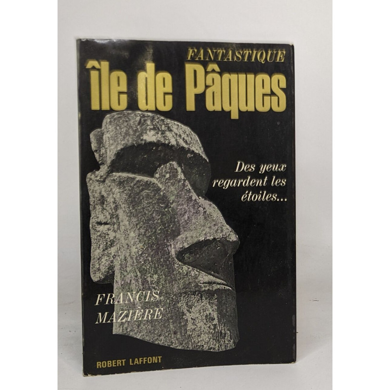Fantastique île de Paques. Des yeux regardent les étoiles