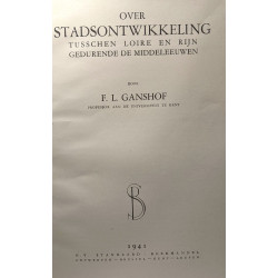 Over stadsontwikkeling tusschen Loire en Rijn gedurende de...