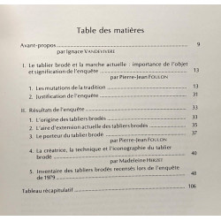 Les tabliers brodés portés par les sapeurs des marches de...