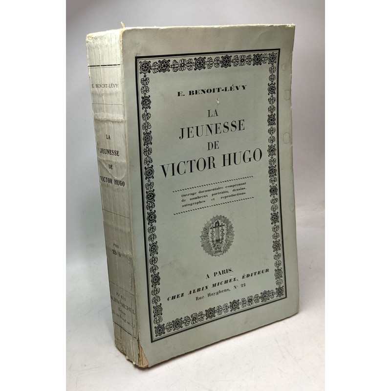 LA JEUNESSE DE VICTOR HUGO. Ouvrage documentaire comprenant de...