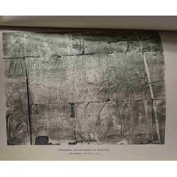 Inscriptions concernant les grands prêtres d'Amon Rome-Roÿ et...
