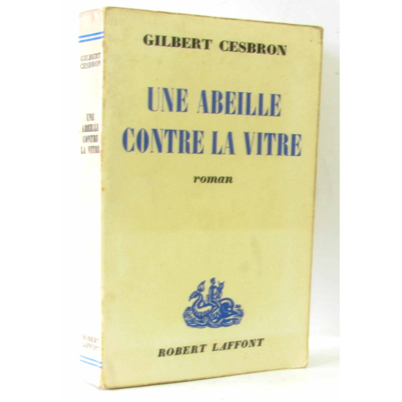 Une abeille congre la vitre