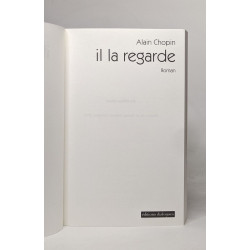 Il la regarde