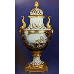 THE COLOUR TRAESURY OF EIGHTEENTH CENTURY PORCELAIN