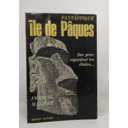 Fantastique île de Paques. Des yeux regardent les étoiles