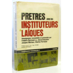 Prêtres avec les instituteurs laïques