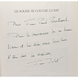 Le soleil se couche à l'est --- avec hommage de l'auteur
