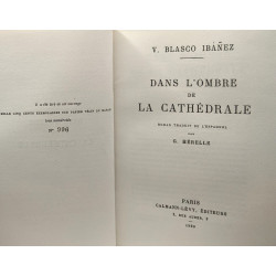 Dans l'ombre de la cathédrale - traduit par G. Hérelle -...