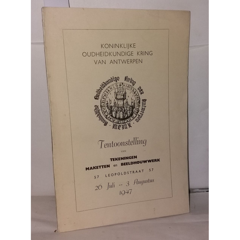 Tentoonstelling van tekeningen maketten en beeldhouwwerk