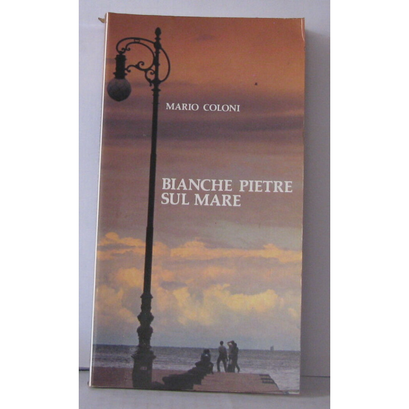 Bianche pietre sul mare