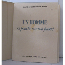 Un homme se penche sur son passé