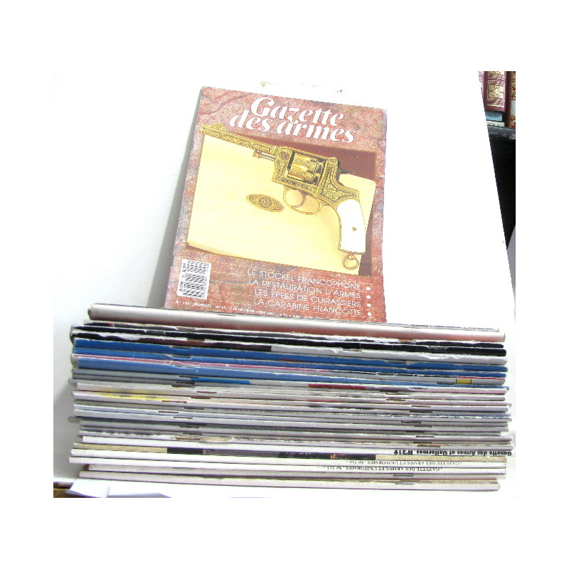 Lot de 32 numéros Gazette des armes