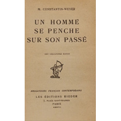 Un homme se penche sur son passé
