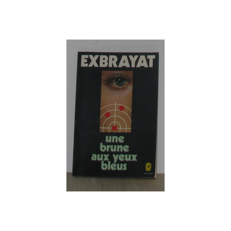 Une brune aux yeux bleus