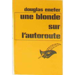 Une blonde sur l'autoroute