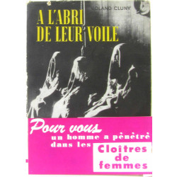 A L'ABRI DE LEUR VOILE. Ouvrage orné de 66 photographies...