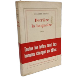 Derrière la baignoire
