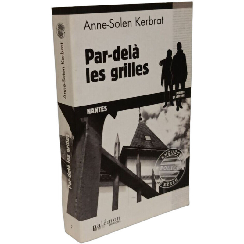 Par-delà les grilles