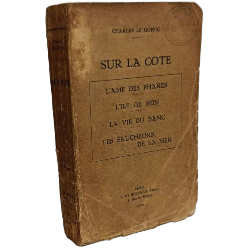 Sur la côte - L'ame des phares . L'ile de Sein . La vie du banc ....