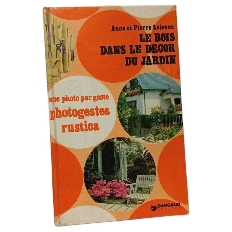 Le bois dans le décor du jardin