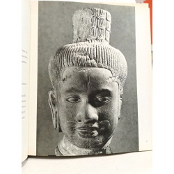 ANGKOR- hommes et pierre